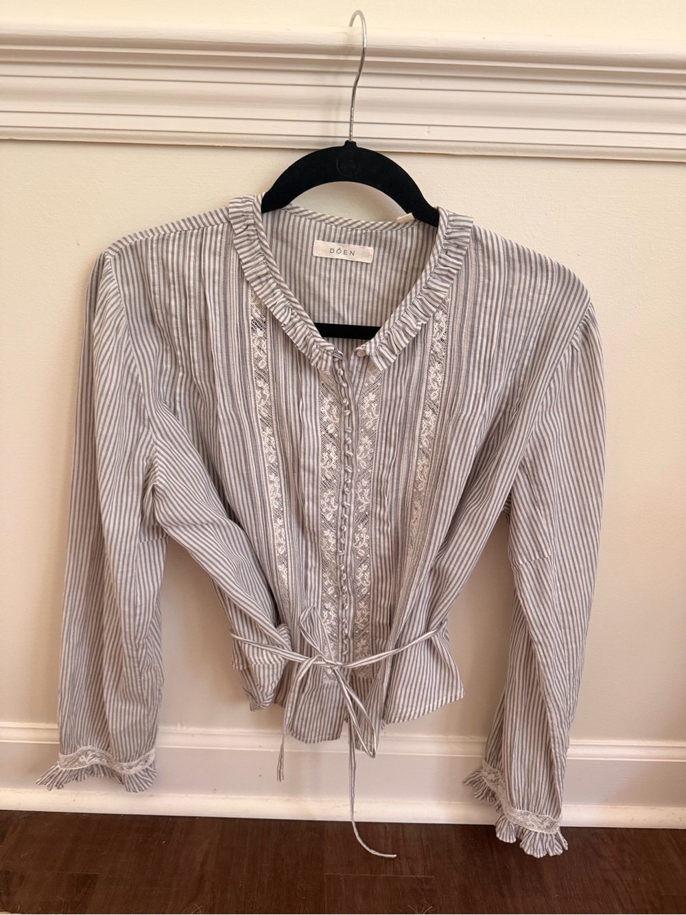 Doen Women's Striped Embroidered Tie-Waist Top in Cream & Blue Gray